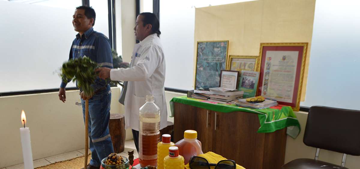  Quienes desean atender con este tipo de curaciones lo pueden hacer. Un elevado n&uacute;mero de pacientes que opta por esta alternativa es ind&iacute;gena. Algunos extranjeros lo hacen  porque desean experimentar con este ritual.   