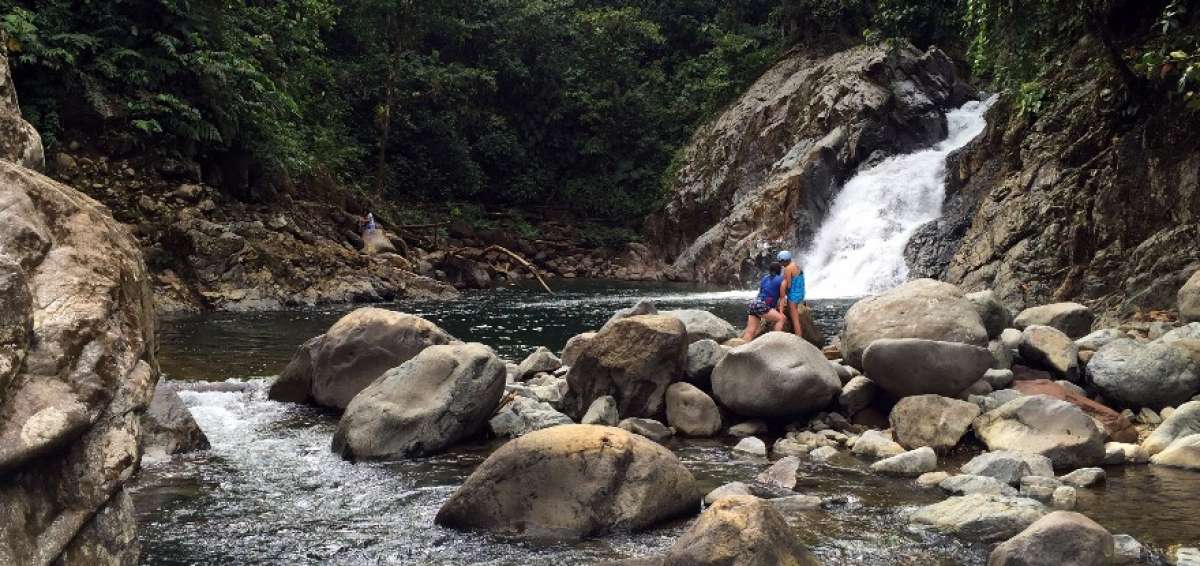 Cada s&aacute;bado la cascada del amor recibe a 100 turistas, quienes toman un refrescante ba&ntilde;o y degustan de la comida t&iacute;pica en un restaurante del sector. 