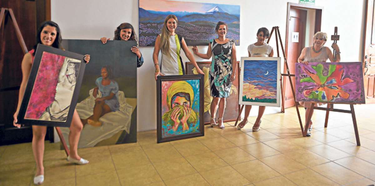 Las artistas se encuentran todos los d&iacute;as en el Canceb&iacute;, museo ubicado en el centro de Manta. Foto: Rodolfo P&aacute;rraga / El Tel&eacute;grafo