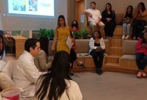 Alix, la niña que fue operada junto a su mamá y su médico. 