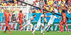 Gonzalo Higua&iacute;n (c) celebra el &uacute;nico tanto del partido en la victoria de ayer sobre B&eacute;lgica en Brasilia.  AFP