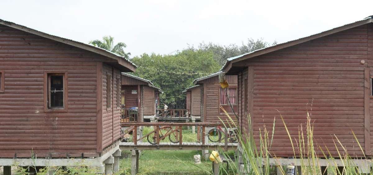 La ecoaldea, construida en 2011, es el sitio donde habitan 30 familias de apellido Dom&iacute;nguez, y otras 20, de apellido Achiote.