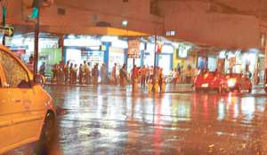 El torrencial aguacero aneg&oacute; distintas zonas en el centro y sur de Guayaquil. No se reportaron da&ntilde;os mayores. Foto: Eduardo Escobar/ El Tel&eacute;grafo