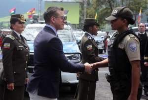 El presidente Daniel Noboa presidió la ceremonia de graduación de nuevos agentes de policía. 