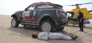 El piloto argentino Orlando Terranova, del equipo Mini, tuvo que abandonar el martes, durante la segunda etapa, por un dolor lumbar.