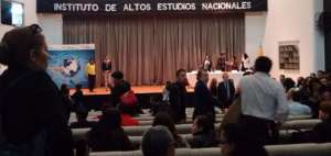 El lanzamiento de la capacitaci&oacute;n virtual se hizo en el IAEN. 