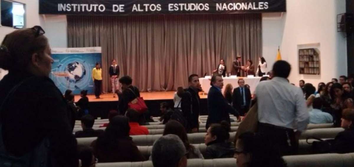 El lanzamiento de la capacitaci&oacute;n virtual se hizo en el IAEN. 