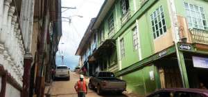 Los habitantes del centro colonial de Zaruma sienten el temor por las supuestas explosiones que se registran.