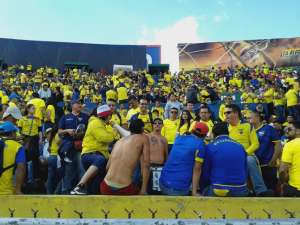 Los fan&aacute;ticos llenaron el estadio Ol&iacute;mpico Atahualpa desde el mediod&iacute;a. Foto: John Guevara / EL TEL&Eacute;GRAFO