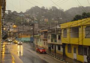 La Polic&iacute;a Nacional y el ECU911 recomendaron conducir con precauci&oacute;n a la ciudadan&iacute;a en Esmeraldas. Foto: Luis Freire / El Tel&eacute;grafo