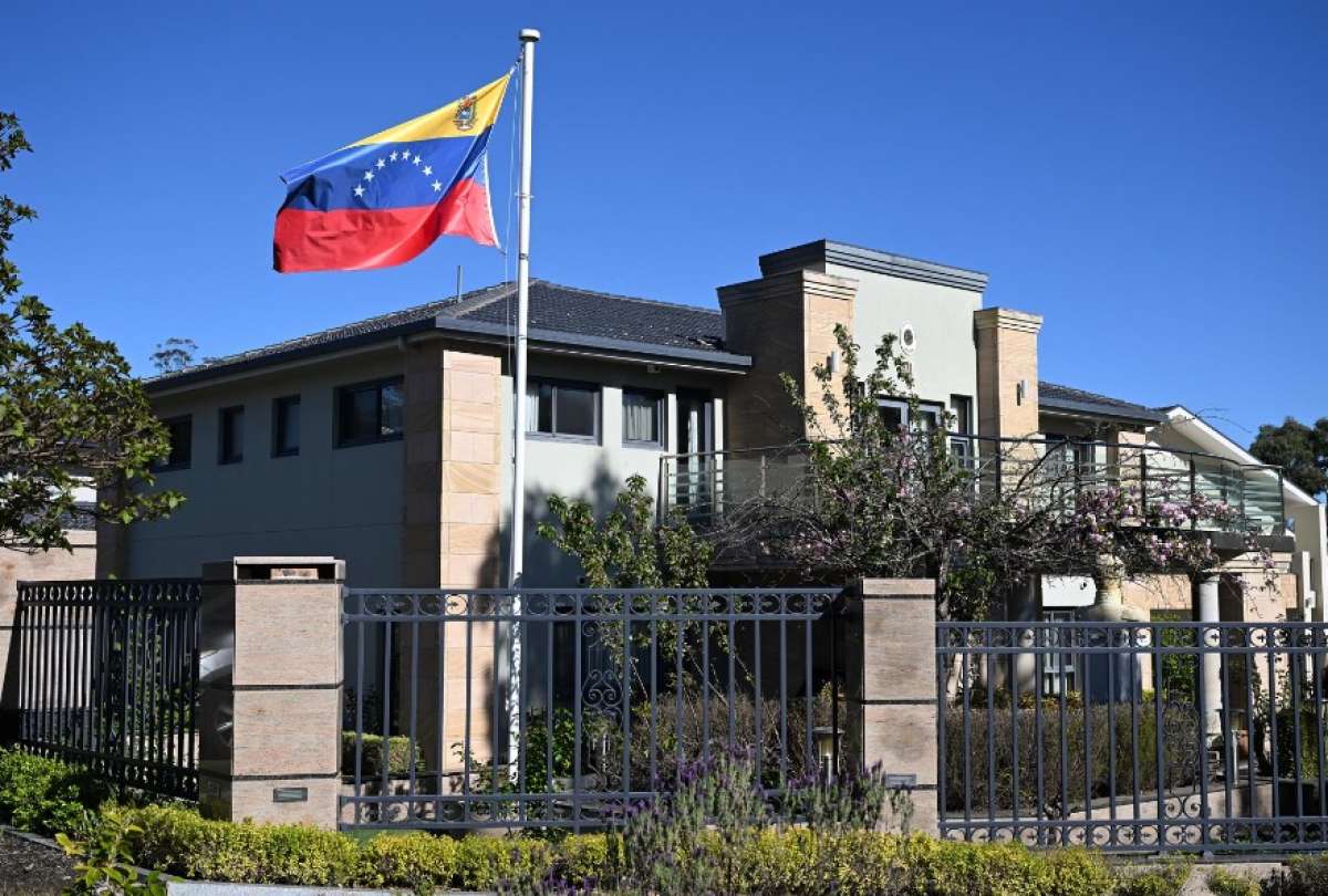 Venezuela anunció el cierre de embajadas en Noruega y Australia y abre nuevas sedes en África.