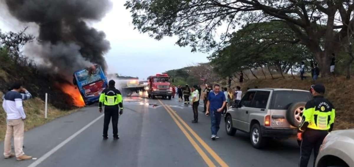 Cinco heridos dej&oacute; accidente de tr&aacute;nsito en la v&iacute;a Manab&iacute;-Pedro Carbo