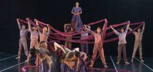 Los integrantes del Ballet Metropolitano, durante el ensayo de un fragmento de la obra Amanecer. El elenco cuenta con 13 bailarines  y dos aspirantes.
