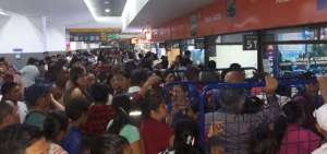  En la Terminal Terrestre de Guayaquil, la cooperativa Alianza, que cubre rutas hacia Cuenca, se registra la mayor cantidad de personas. 
