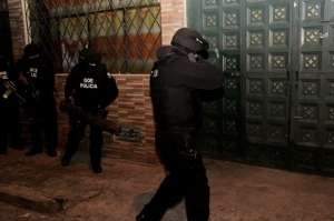 Los agentes de varias unidades de la Polic&iacute;a Nacional realizaron 82 allanamientos. Foto: Cortes&iacute;a