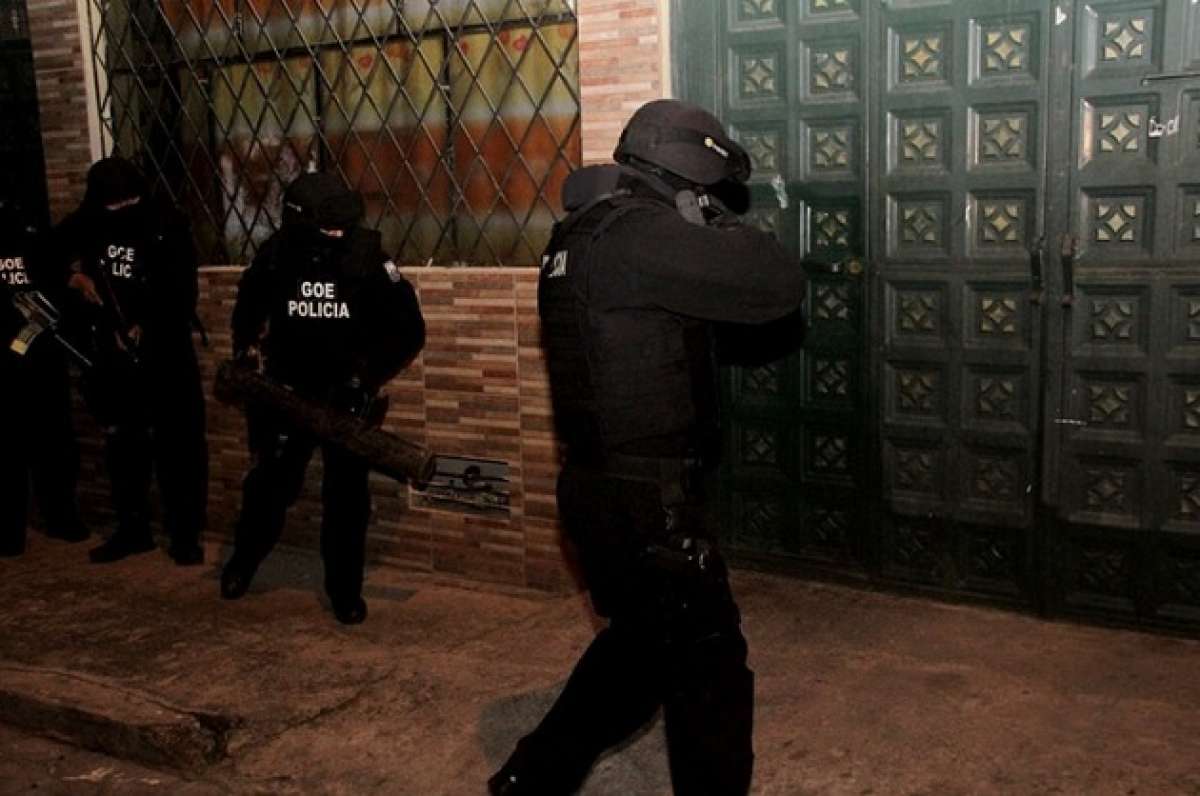 Los agentes de varias unidades de la Polic&iacute;a Nacional realizaron 82 allanamientos. Foto: Cortes&iacute;a