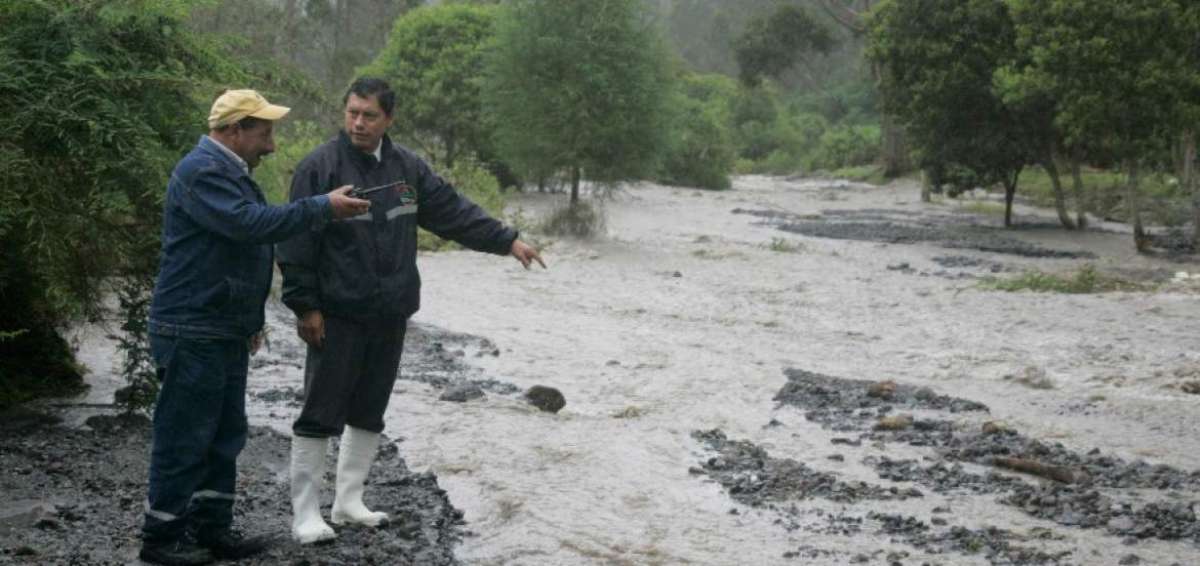 Lluvias eventuales causan desbordamiento de un r&iacute;o en Tungurahua
