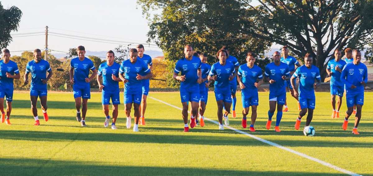Jefferson Orejuela entren&oacute; con el grupo y ser&aacute; titular ante Uruguay