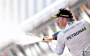 Esta es la primera victoria de Nico Rosberg en 2015, que adem&aacute;s consigui&oacute; en la v&iacute;spera la primera &lsquo;pole&rsquo; del a&ntilde;o. Foto: AFP