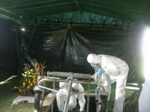 La exhumaci&oacute;n del cad&aacute;ver se llev&oacute; a cabo esta ma&ntilde;ana. Foto: Cortes&iacute;a