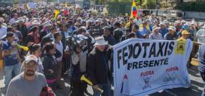 Entre las exigencias de los taxistas consta la eliminaci&oacute;n de las plataformas internacionales como Uber y Cabify.