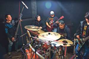 Problem&aacute;tica social a ritmo de rock y sarcasmo