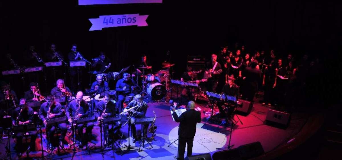 La obra de Miguel &Aacute;ngel Castellar&iacute;n Misa en Jazz fue acompa&ntilde;ada por la Orquesta Sinf&oacute;nica de Guayaquil y el coro Mar&iacute;a Callas de Enrique Gil.