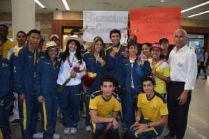 Entre los deportistas que arribaron est&aacute; Jorge Bola&ntilde;os, medallista de oro en patinaje. Foto: Ministerio del Deporte