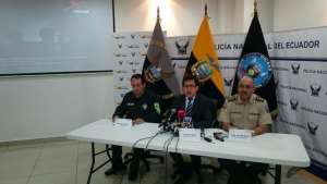 El viceministro del Interior (centro) explic&oacute; los pormenores sobre la ejecuci&oacute;n del operativo Eslab&oacute;n. Foto: Cortes&iacute;a