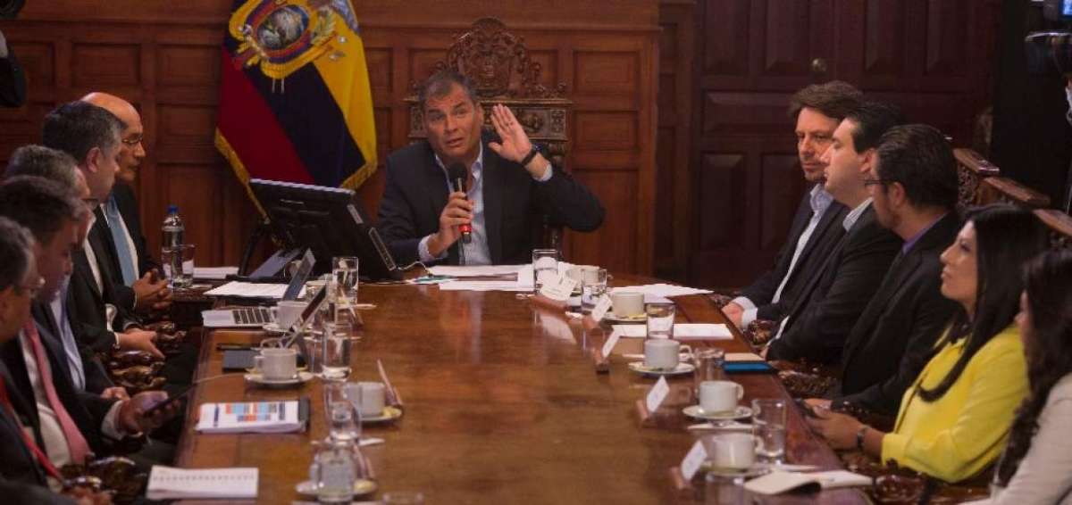 El presidente Rafael Correa brind&oacute; un conversatorio con medios de comunicaci&oacute;n en el Palacio de Carondelet, en Quito.