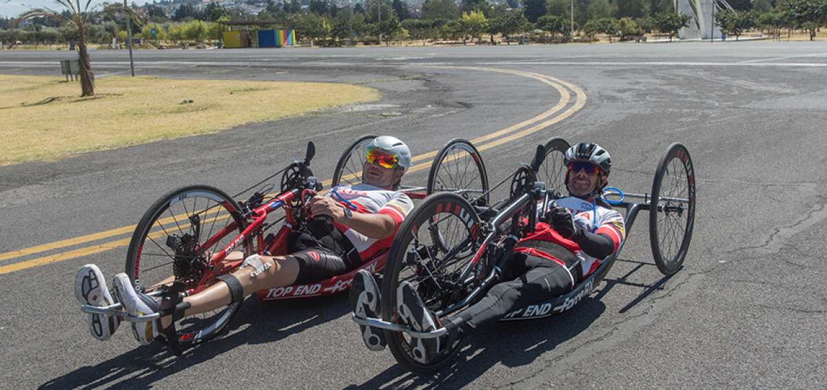 Los paraciclistas Esteban Ortiz (i) y Patricio Holgu&iacute;n participar&aacute;n en las pruebas de contrarreloj y ruta de los sextos Juegos Parapanamericanos de Lima 2019.