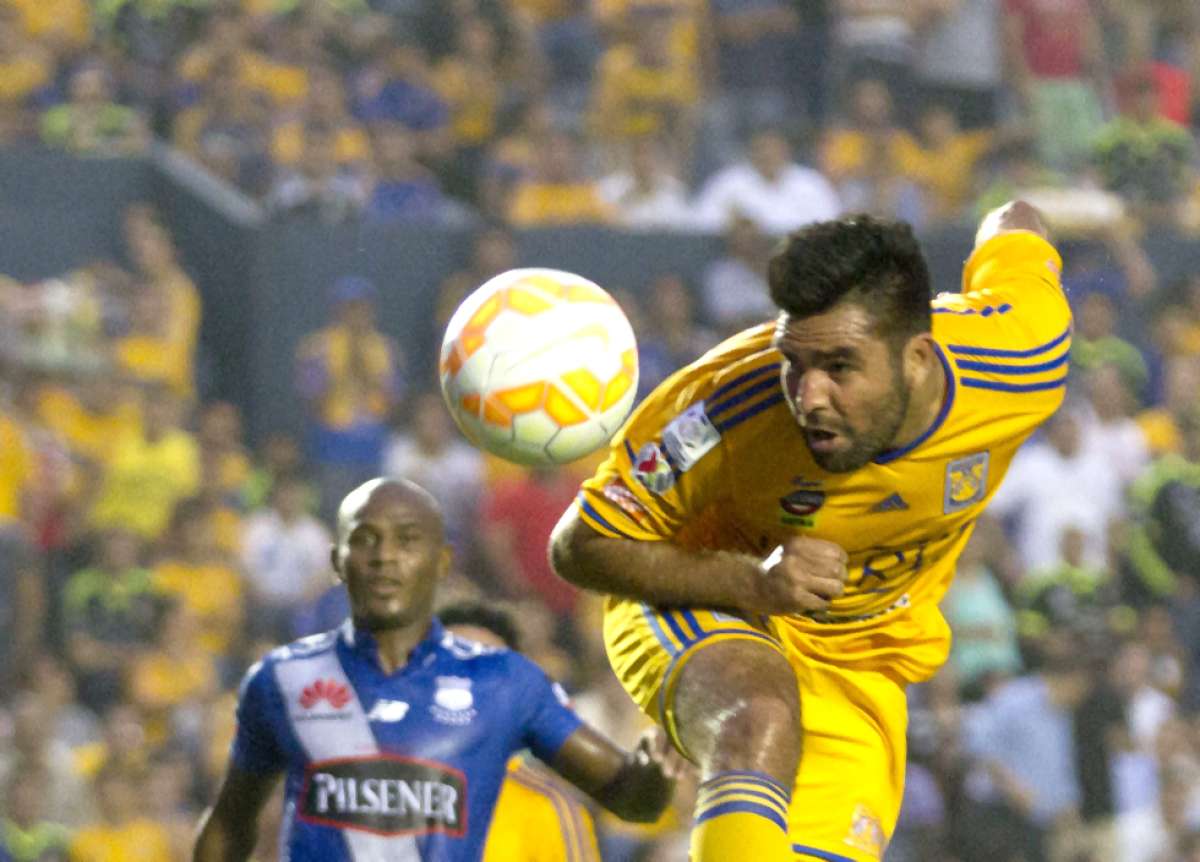 El central Jos&eacute; Rivas convirti&oacute; de cabeza el segundo gol de Tigres, que lo meti&oacute; por primera vez en la historia en semifinales de la Copa. Foto: AFP