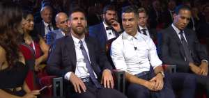 Las estrellas planetarias Lionel Messi (i) y Cristiano Ronaldo (c) fueron nuevamente designados como candidatos a ganar el premio &ldquo;The Best&rdquo;.