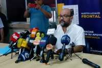 En rueda de prensa, Cristian Sarmiento, representante de la Federación de Transportadores Urbanos del Guayas, señaló que el paro es indefinido en esa ciudad. 