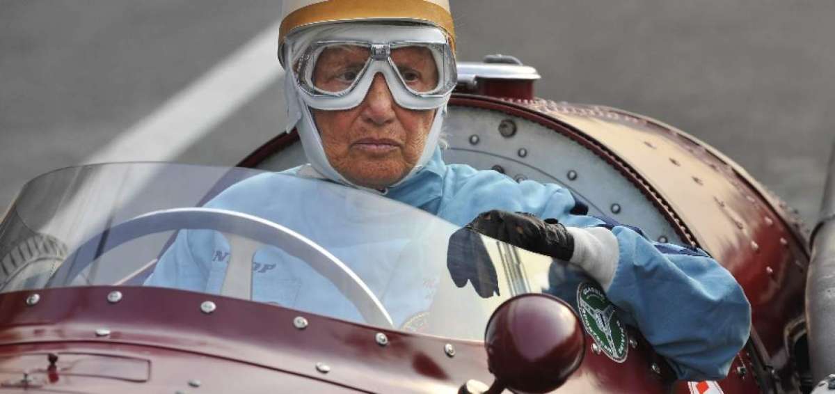 En 1979 se uni&oacute; al Club de Expilotos de Grandes Premios, asociaci&oacute;n de la que lleg&oacute; a ser su vicepresidenta. En 2004 fue una de las fundadoras del Maserati Club. 