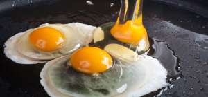 Es recomendable ingerir el huevo cocinado, especialmente la yema, porque es un &lsquo;caldo de cultivo&rsquo; para que se desarrollen bacterias como la salmonela.