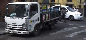 Varios sectores productivos de Quito se quejan por el impedimento de circular y reportan p&eacute;rdidas. En la capital recorren las calles 1.068 veh&iacute;culos repartidores de cilindros de gas. 