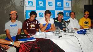 De izquierda a derecha. Los Tenistas Diego Hidalgo, Diego Quiroz, Roberto Quiroz, presentes en el lanzamiento del torneo. Foto: Cortes&iacute;a