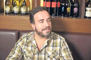 Diego Araujo, cineasta. Educaci&oacute;n: Producci&oacute;n Audiovisual U. San Francisco (Quito), Producci&oacute;n Cinematogr&aacute;fica (Florida), Escritura de guiones (Bergen, Noruega).