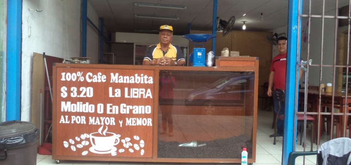 Camargo atiende en su local, cerca de la Bah&iacute;a, desde las 07:00. Sus clientes llegan de todos los sectores.