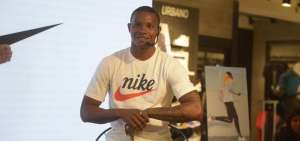 El atleta ecuatoriano &Aacute;lex Qui&ntilde;&oacute;nez durante la firma del contrato con la empresa internacional Nike.