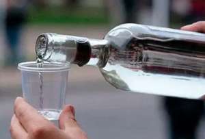Las personas habrían consumido alcohol adulterado en la parroquia de Río Verde.