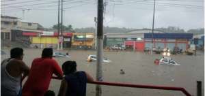 La zona de Martha de Rold&oacute;s, al norte de Guayaquil, fue una de las m&aacute;s afectadas por las inundaciones el martes.