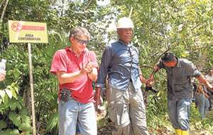 La campa&ntilde;a &lsquo;La mano sucia de Chevron&rsquo; ha convocado a famosos como el actor Danny Glover. Foto: Cortes&iacute;a Canciller&iacute;a.