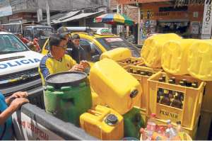 Con la ordenanza se podr&aacute; requisar las bebidas alcoh&oacute;licas que se vendan en espacios p&uacute;blicos de Cuenca. Foto: Archivo.