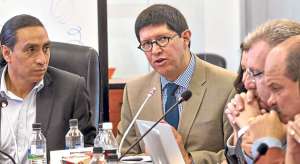 Diego Aulestia, ministro de Comercio Exterior, realiz&oacute; una evaluaci&oacute;n de las salvaguardias en la Asamblea Nacional, donde present&oacute; cifras del tema. Foto: John Guevara / El Tel&eacute;grafo