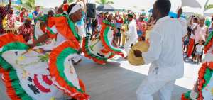La m&uacute;sica de marimba, los cantos y bailes inauguraron la temporada de verano en Esmeraldas.