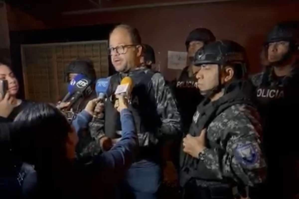 38 allanamientos se realizaron en siete provincias de Ecuador para desarticular presunta banda de tr&aacute;fico de armas, dijo John Reimberg, ministro del Interior.