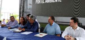 El presidente de la Rep&uacute;blica, Len&iacute;n Moreno, firm&oacute; la ratificaci&oacute;n del Acuerdo de Par&iacute;s y anunci&oacute; la nueva Pol&iacute;tica Ambiental, en Nuevo Rocafuerte, en la provincia de Orellana.