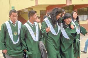 Los bachilleres reciben ahora los t&iacute;tulos en el d&iacute;a de su graduaci&oacute;n